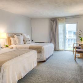 The Three Seasons Resort، فندق في ميناء دينيس