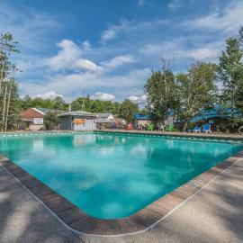 Jolly Roger Inn & Resort, hotel di Seguin 