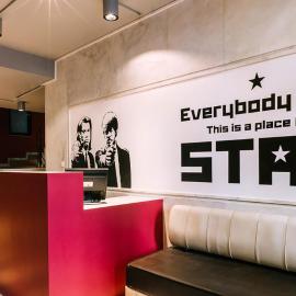 Stay Hybrid Youth Hostel, hotel v Solúne
