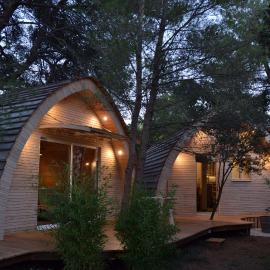 Cabanons Jour & Nuit, hotel i Mazan