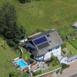 Panoramaferienwohnung Monika mit Pool、Schuttertalのホテル