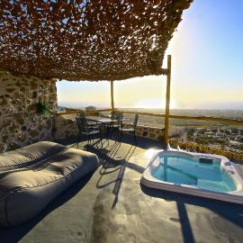 Fertimo Suites - Authentic Cave Homes with Private Hot Tub, Hotel in Éxo Goniá