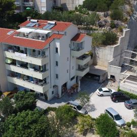 Apartments Rica, hotel a Omiš (Almissa)