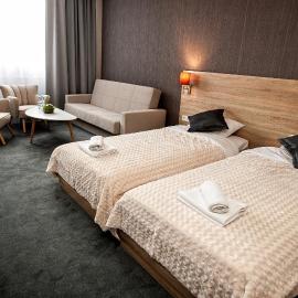 Elba Hotel, хотел в Остролека
