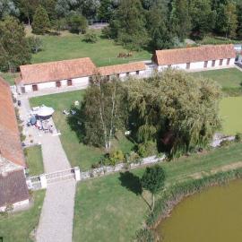 Les Portes des Froises, hotel in Saint-Quentin-en-Tourmont