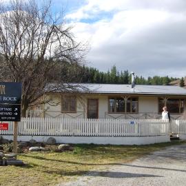 Judge Rock Exclusive Vineyard Cottage Accommodation