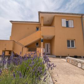 Apartments Sanjin, hotel v destinácii Kornić