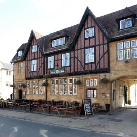 Half Moon, Sherborne by Marston's Inns、シャーボーンのホテル