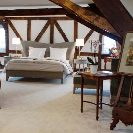 Romantik Hotel Zur Glocke، فندق في ترير