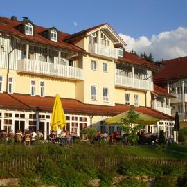 Hotel Ahornhof, privates 27 qm großes Doppelzimmer mit Balkon in Südlage, khách sạn ở Lindberg