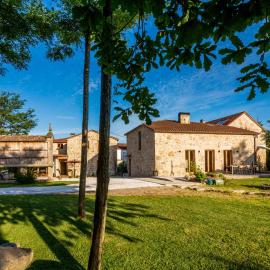 Os Lambráns, hotel v mestu Padrón