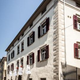 Haus Noldin - historische Herberge - dimora storica, hotelli kohteessa Salorno