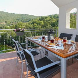 Waterfall House Getaway, hotell i Trilj