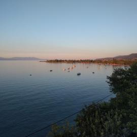 Dimitropoulos Seafront Apartments-Elaionas Beach near Diakopto, hotel in Eleonas