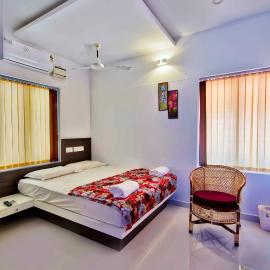 Rams Guest House with Kitchen Near Kochu Veli Railway station & Lulu Mall, hotel in Trivandrum