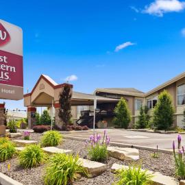 Best Western Plus Durham Hotel & Conference Centre – hotel w mieście Oshawa