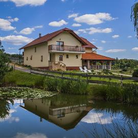 Tourist Farm Mali Raj, hotel u gradu 'Dolenci'