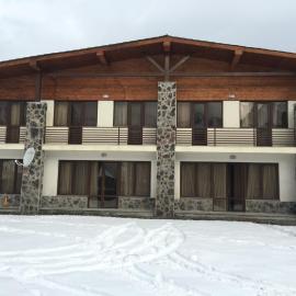 Konstantine's Chalet, viešbutis mieste Bakurianis