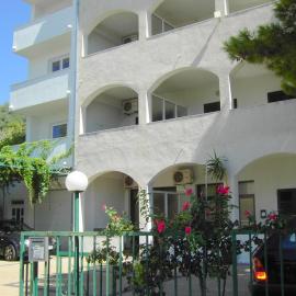 Apartmani R&B Radalj, hotel in Makarska