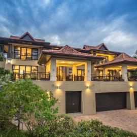 Zimbali Holiday Home-22 Acaciawood, хотел в Балито
