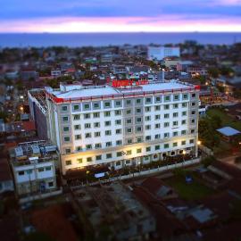 Rocky Plaza Hotel Padang, hotel v mestu Padang
