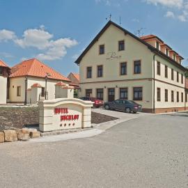 Hotel Buchlov, hotelli kohteessa Buchlovice