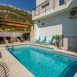 House Luce with pool