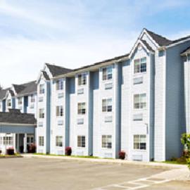 Stay Beyond Inn & Suites, hotel in Elma