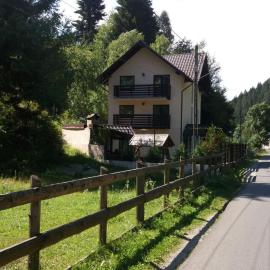 Casa Fulg de Nea, hotel u gradu Moječu de Sus