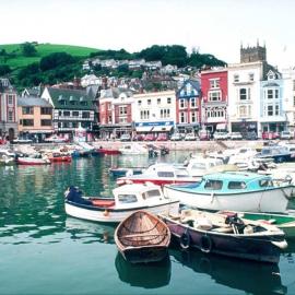 Nancie's Place - - A BEAUTIFUL GEORGIAN DUPLEX APARTMENT - - Centre of Old Dartmouth Town - - ONSITE PRIVATE PARKING, hotel in Dartmouth