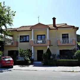 Roula Rooms, hotel en Stratoni