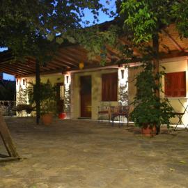 Chouchounikos Apartments, viešbutis mieste Lefokastras