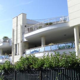 B&B Stazione Latina، فندق في سرمونيتا