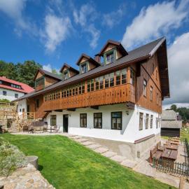 Wellness Hotel Florián České Žleby, khách sạn ở Stožec