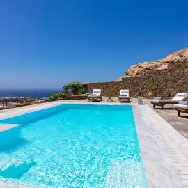 Elia Sea View Luxury Villa، فندق في شاطئ إليا