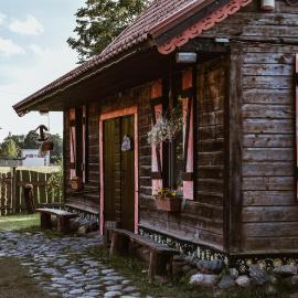 Sunny Nights Homestead Rustic House, hotelli kohteessa Gataučiai