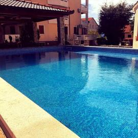 Apartments Hanka, ξενοδοχείο σε Njivice