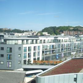 Liberty Wharf Apartments, hotel i Saint Helier