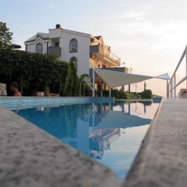 Apartments Marić, viešbutis Primoštene