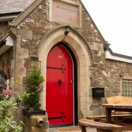 James John Hamilton House and backpacker hostel, hotel i Fishguard