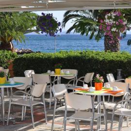 Viesnīca Kyveli Hotel Apartments pilsētā Vrontádos