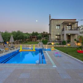 Olive Garden Villas, viešbutis mieste Perama