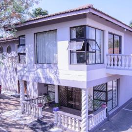 The Palace Guest House, готель у місті Хараре