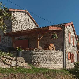 Gîte " Orée des bois", hotel Vertolaye-ben