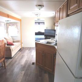 Boardwalk RV Rental (Site #14)، فندق في كافنديش