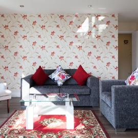 Exquisite & Homely Penthouse, 2 mins walk from Cambridge Station, Big balcony, lift access, secured gated on-site parking, self check-in & SUPER Fast WIFI