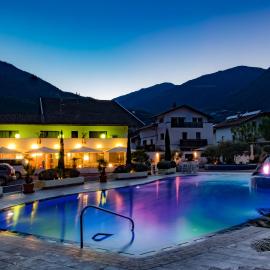 SCHLOSSHOF SÜDTIROL - Hotel & Camping Resort, hotel v destinácii Lana