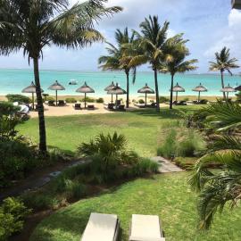 Paradise Beach Luxury Beachfront Apartment Pointe d'Esny, hotel in Pointe d'Esny