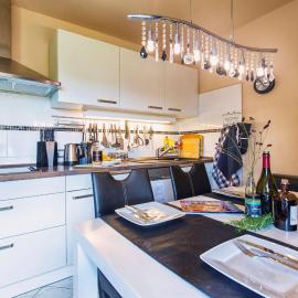 Ferienhaus mit zwei separaten 4 Sterne Wohnungen bei Limburg, Hotel in Mensfelden