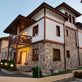 Family Hotel Perla, hotel di Lukovit